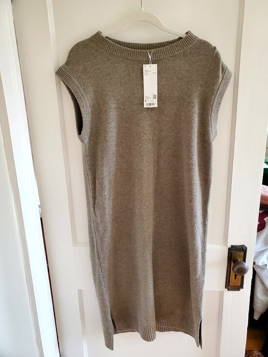Uniqlo Lambswool Dress - Picture 10 of 11